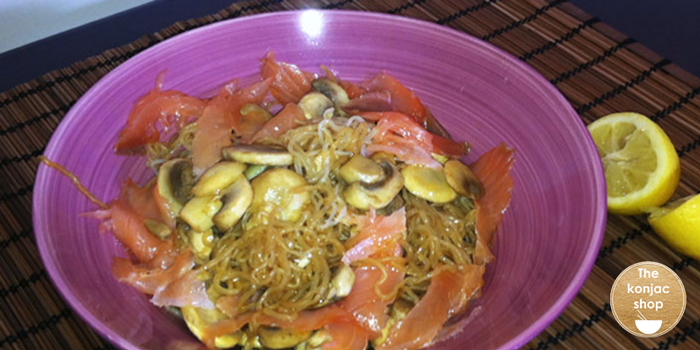 Fideos  con setas, salmón ahumado y soja – 135kcal
