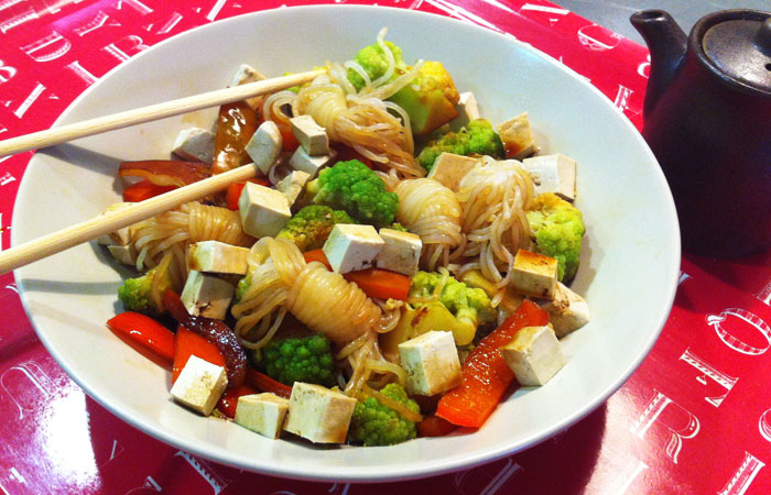 Verduras con tofu y fideos shirataki – 280kcal