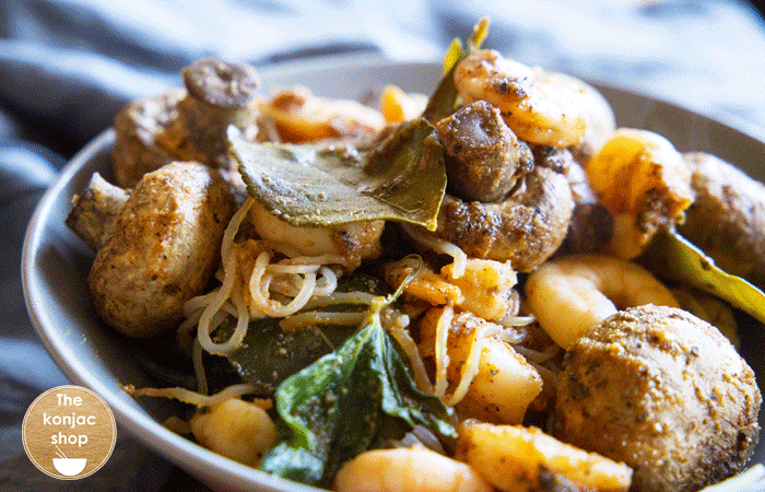 Wok konjac con langostinos y setas a la lima – 280kcal